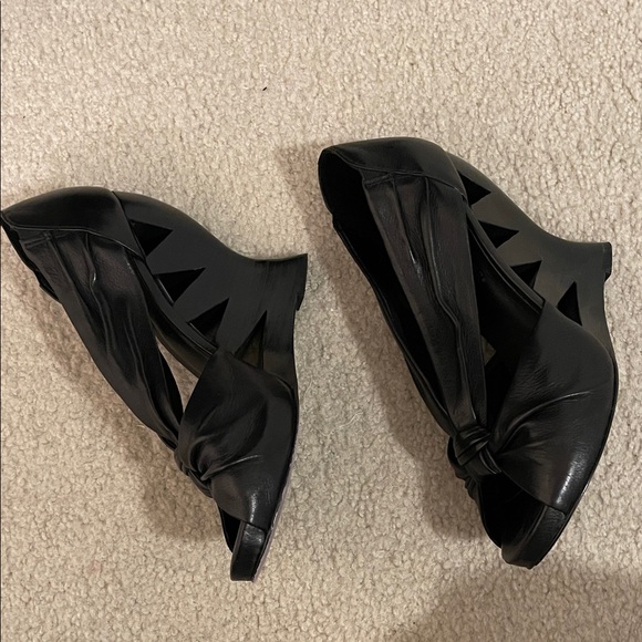 Donald J. Pliner Black Wedge Shoes - Picture 3 of 7